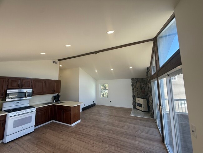 Building Photo - 12516 W Torquay Rd Unit Upstairs