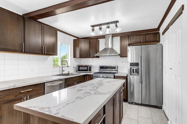 Photo - 1340 Rayburn Dr