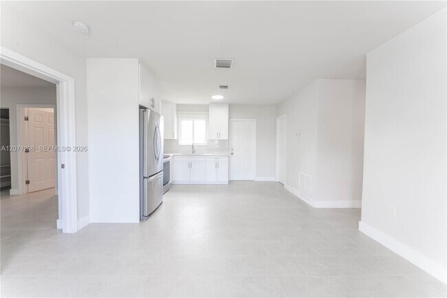 Building Photo - 10825 SW 221st St Rd