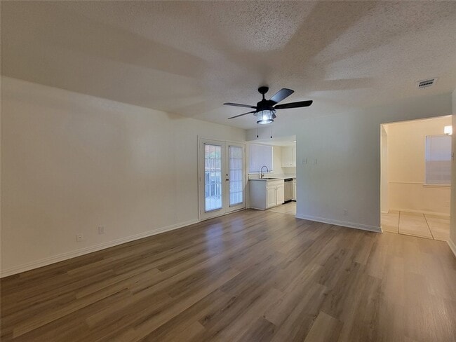 Photo - 2013 Victoria Dr
