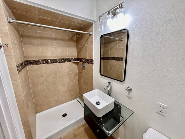 Photo - 1103 Dumble St