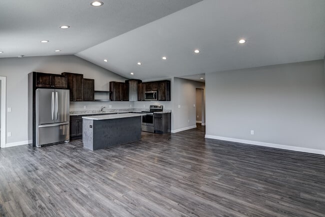 Photo - 600 W 9th St