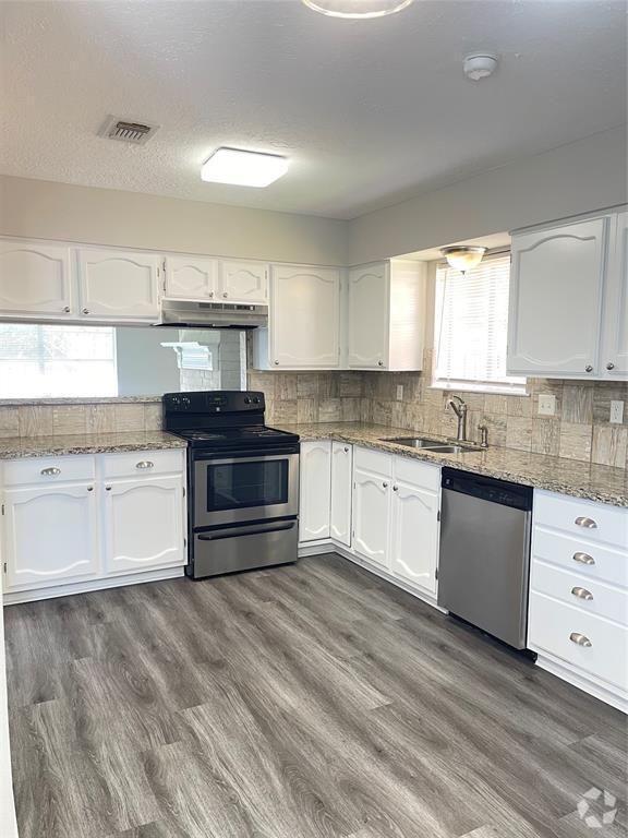 Building Photo - 16966 Glen Eagle Dr N Rental