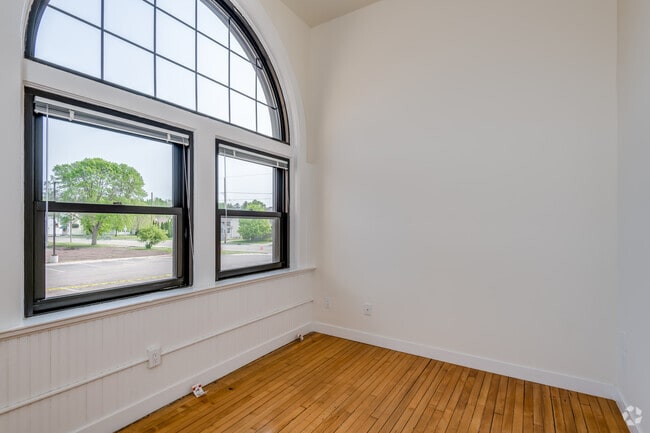 2 BR, 1 BA - 1,213SF