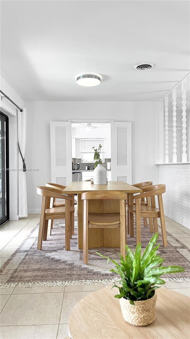 Photo - 151 SE 9th Ct