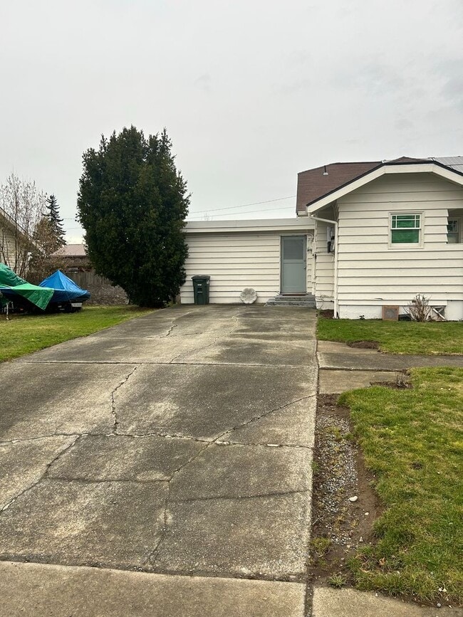 Building Photo - Convenient Location 1 Bed, 1 Bath in Belli... Rental
