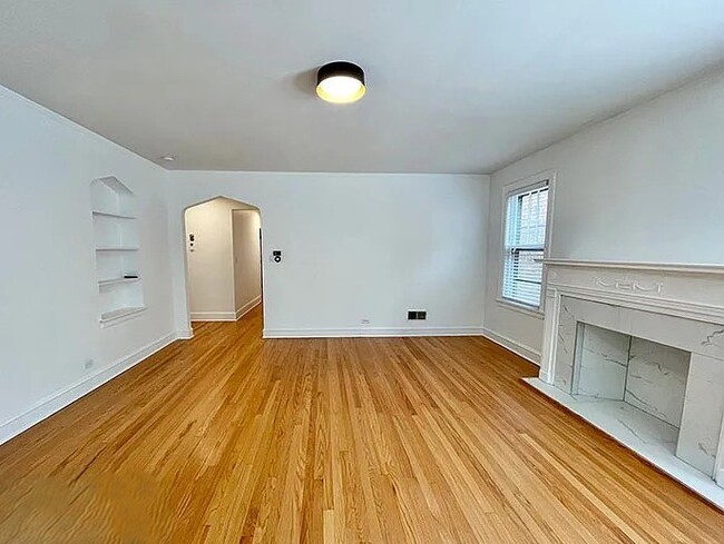 Photo - 5801 N Richmond St Unidad 2