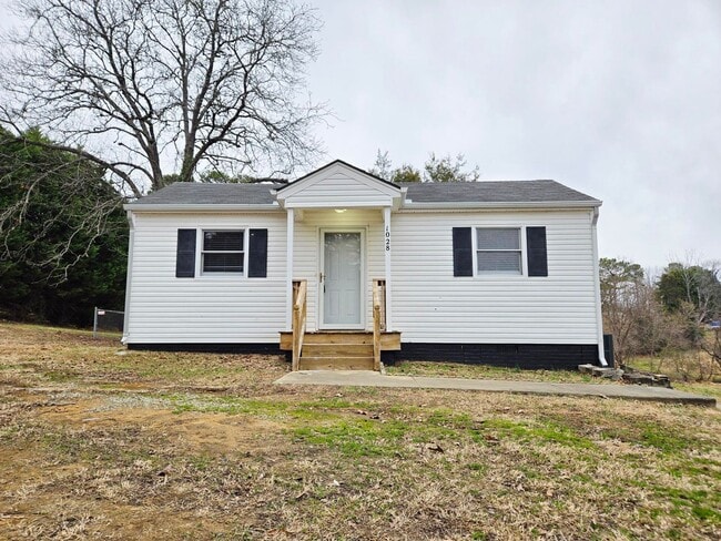 Building Photo - This charming 2 bedroom, 1 bathroom home is now available for rent.