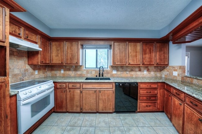 Photo - 25 Shady Oak Ln House