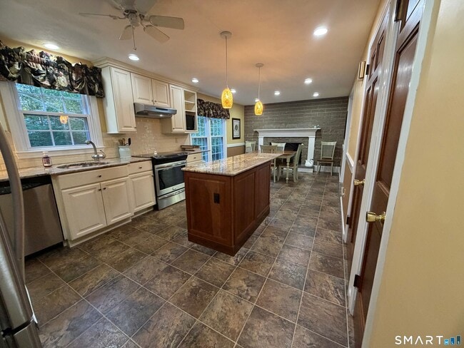 26 Fern Dr