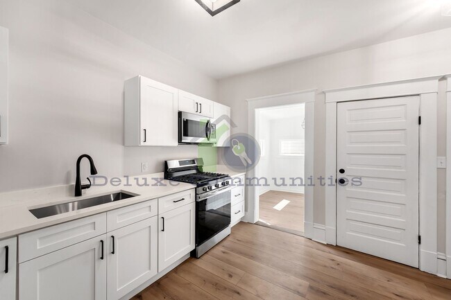 Photo - 606 Lafayette Ave NE Unit 1