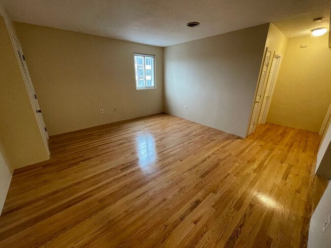 Photo - 377 Dorchester St
