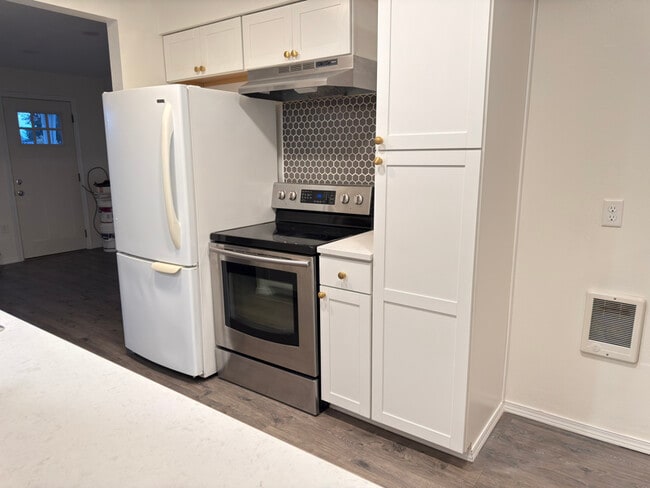 Photo - 1432 Park Ave NE