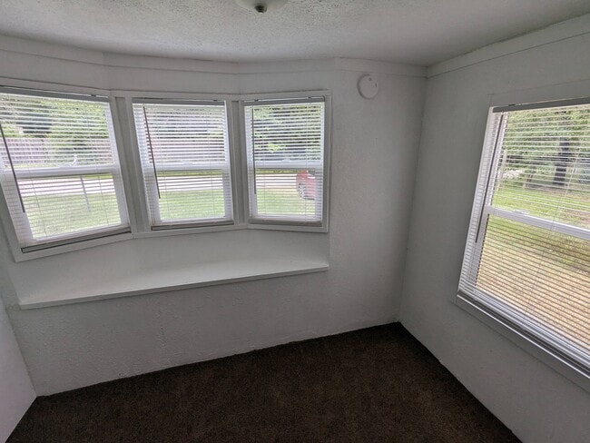 Photo - 300 Royal Way