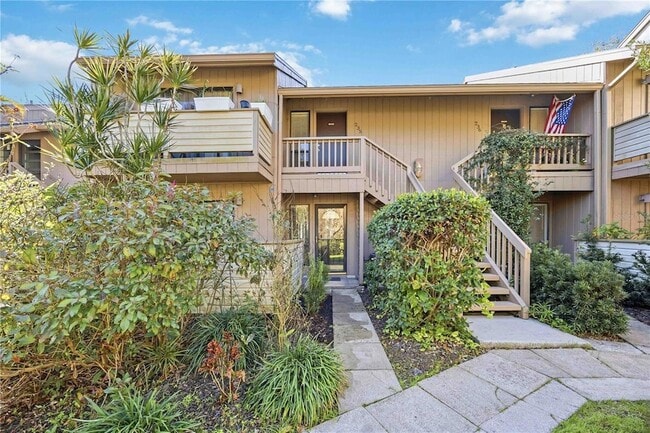 Building Photo - 1626 Brookhouse Dr Unit BR235