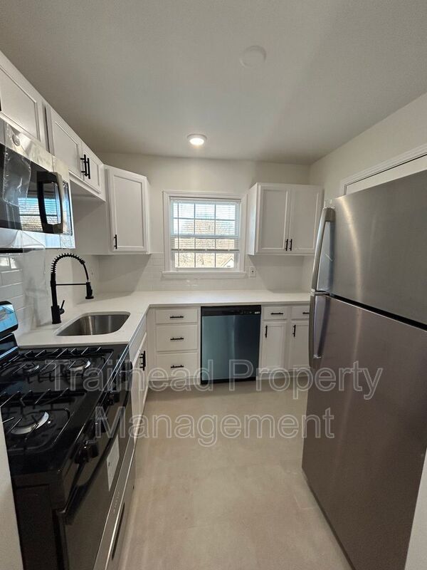 Photo - 210 E Gregory Blvd