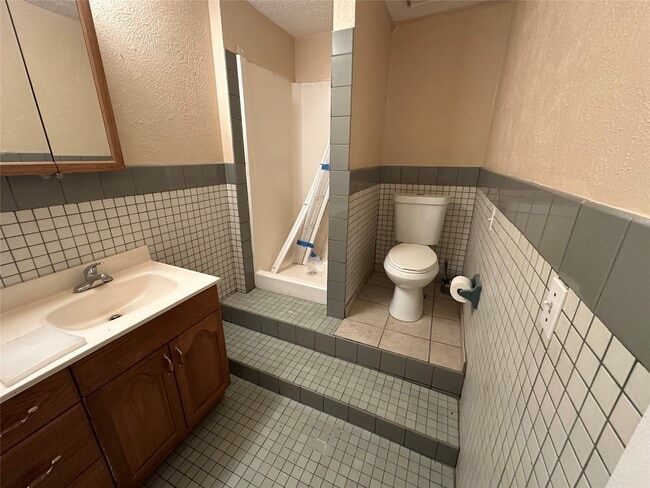 Photo - 9334 Lomax St