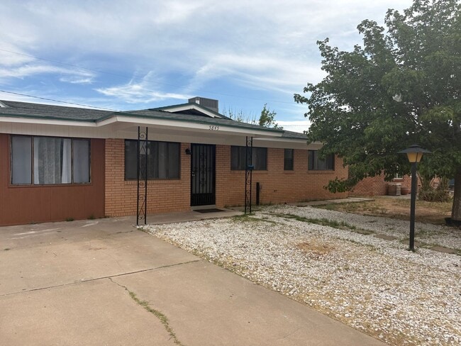 Building Photo - HOME FOR RENT IN NORTHEAST EL PASO