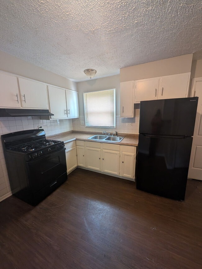 Photo - 14610 Blackstone Ave