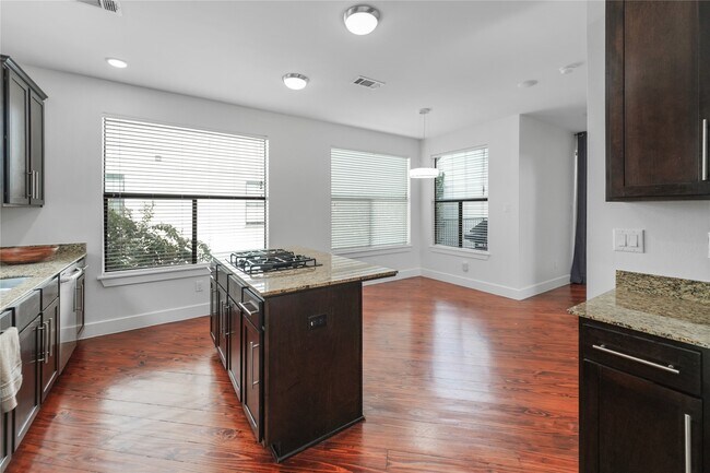 Photo - 2310 Webster St