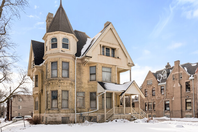 Victorian Mansion - 3111 W Wisconsin Ave Apartment Unit A