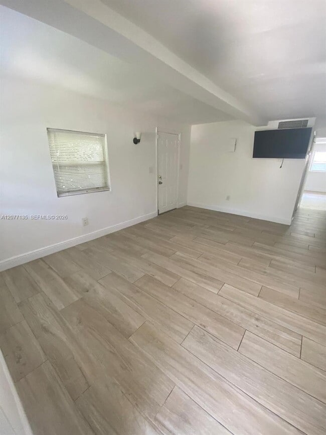Photo - 14920 NE 10th Ave