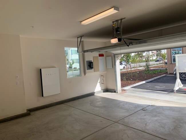 Photo - 8613 Academy St