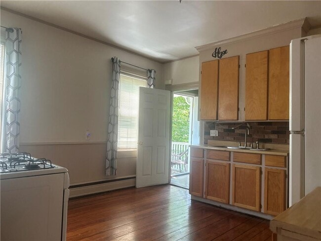 Photo - 194 Gano St