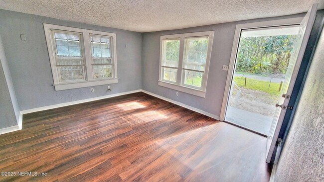 Photo - 3553 Owen Ave