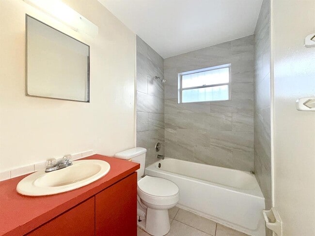 Photo - 800 NE 14th St