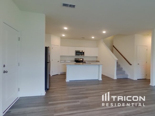 Photo - 1050 Large Poppy Dr