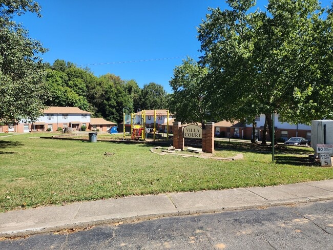 Building Photo - 818 Villa Ct