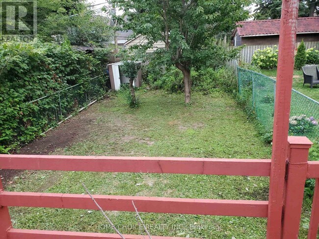 Photo - 27 Lambton Ave