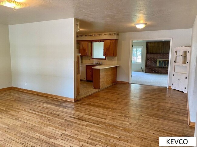 Photo - Awesome Four Bedroom Home by CSU Campus!