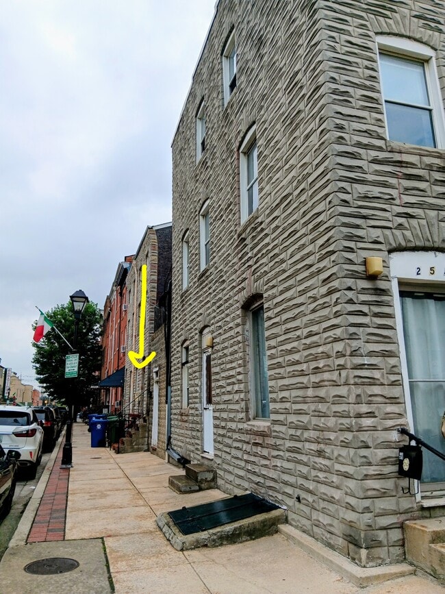Enterence - 254 S Exeter St Unidad 1