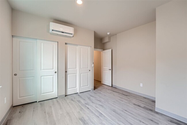 Photo - 1410 6th Ave Unidad 1410 6th Ave  1 (Bottom )