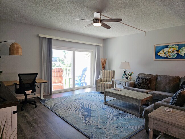 Photo - 255 Capri Cir N