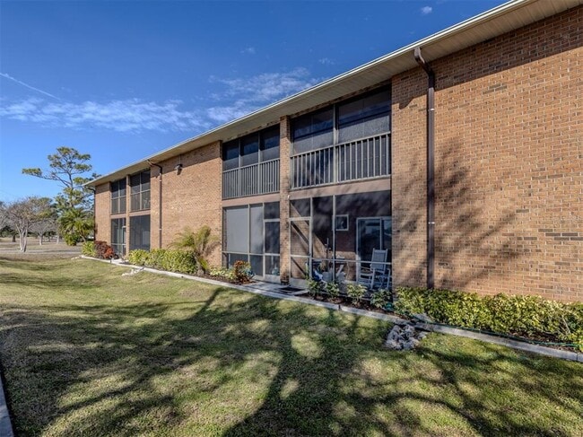 Photo - 217 Airport Ave W Unit 216