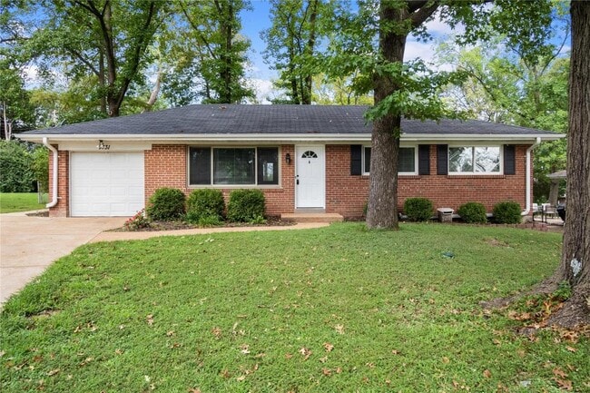 Building Photo - 9731 Twincrest Dr Rental