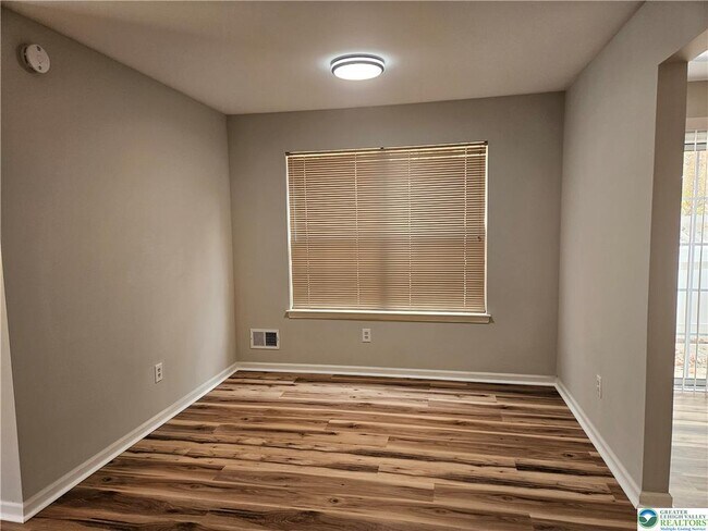 Photo - 1876 Mansfield St