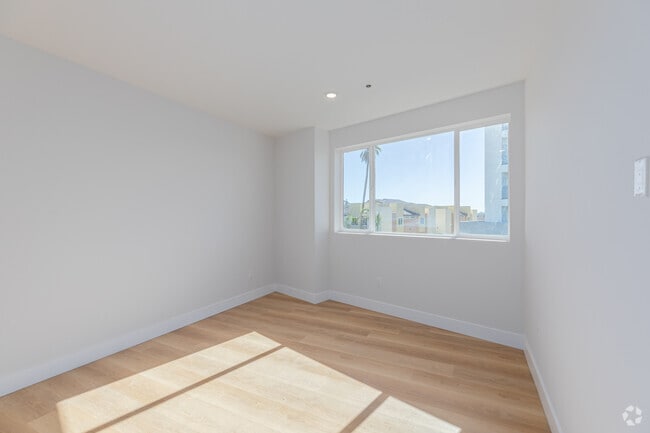 2BR, 2BA - 850SF - Bedroom