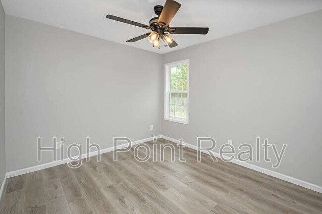 Photo - 85 Smith Glen Dr
