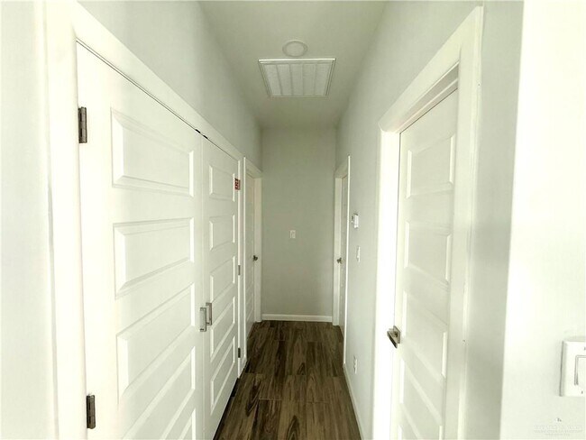 Photo - 18 Brownjay Rd Unit 3