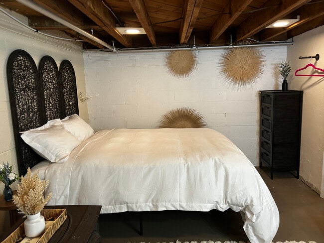 Photo - 10166 Glebe Rd