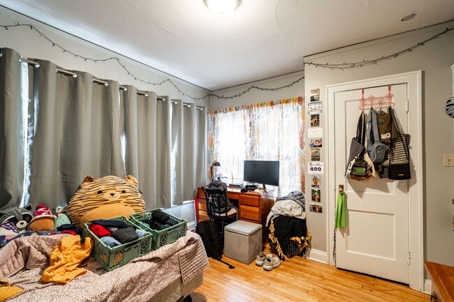 Photo - 4 Bedroom Near UWM Campus