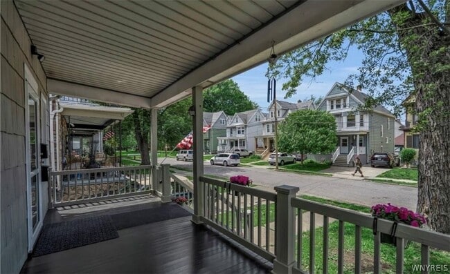 15 Seneca St