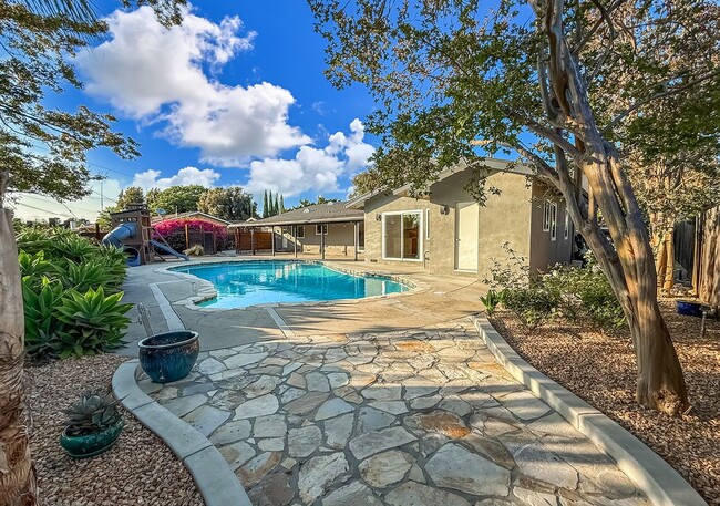 Photo - 1251 Buckingham Dr