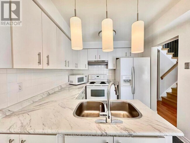 Photo - 7 Farnham Dr