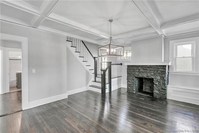 Photo - 2065 Barnum Ave