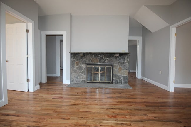 Building Photo - 319 Central Ave Unit 1 Rental